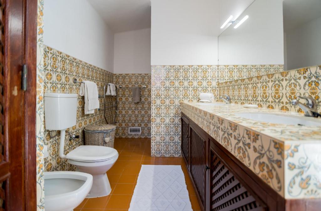 Traditional 3 bedroom villa with great pool in the heart of Vale do Lobo photo 3