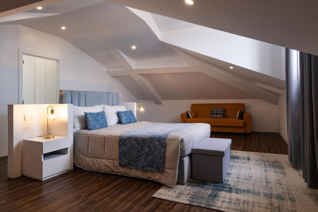 Snuggly Corner by Trip2Portugal photo 2