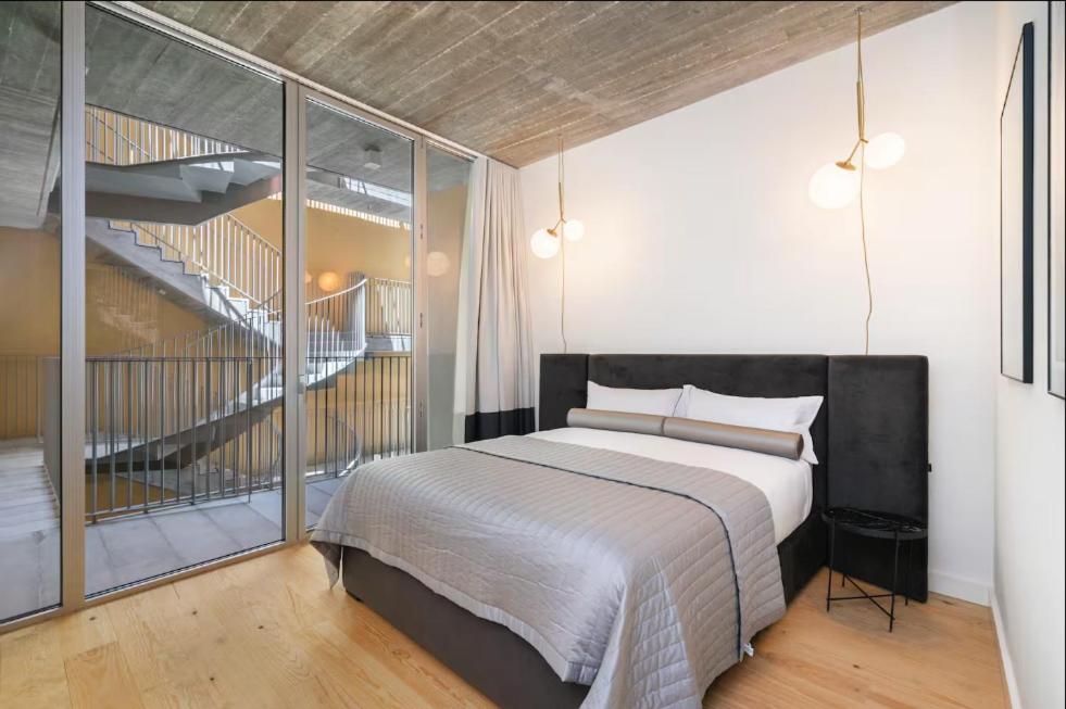 WHome | LS48 Prime Location Upscale Family Apartment photo 2