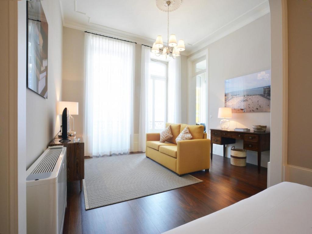 Spacious city apartment with modern amenities photo 2