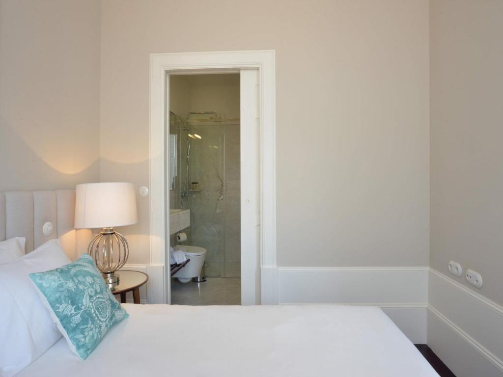 Spacious city apartment with modern amenities photo 3