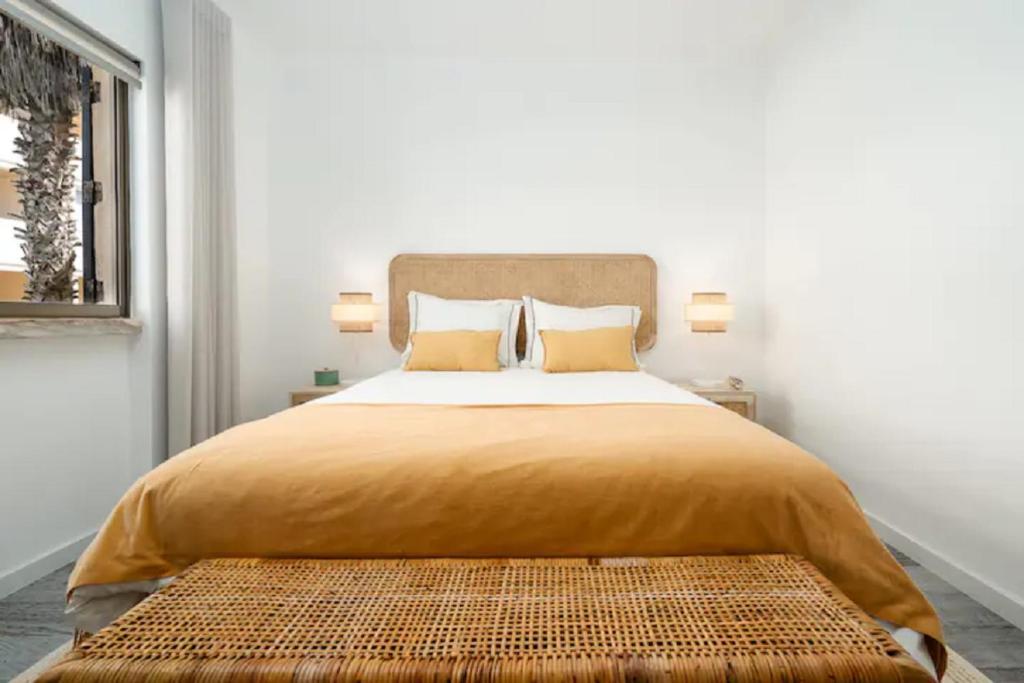 Superb Flat 200 from Beach — photo 1