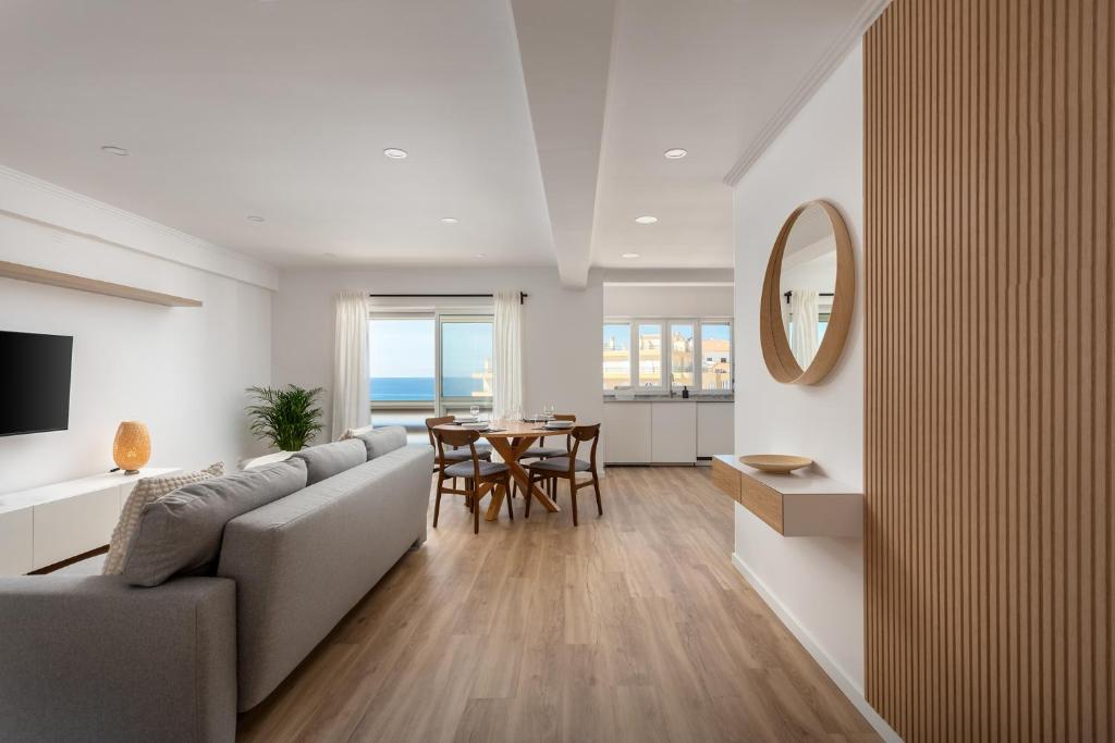 Beachfront apartment — photo 1