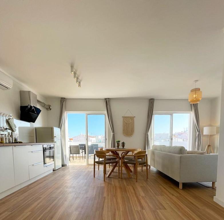Sun Waves City Family Apartment photo 3