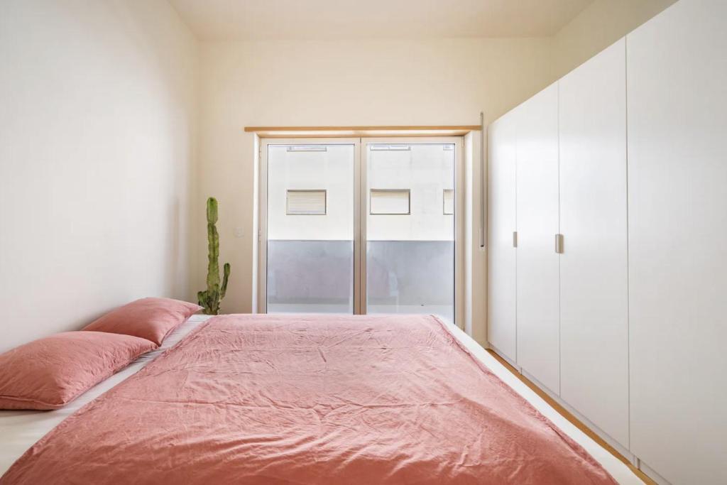 Modern 1-Bed Apt with Big Balcony near Beaches photo 3