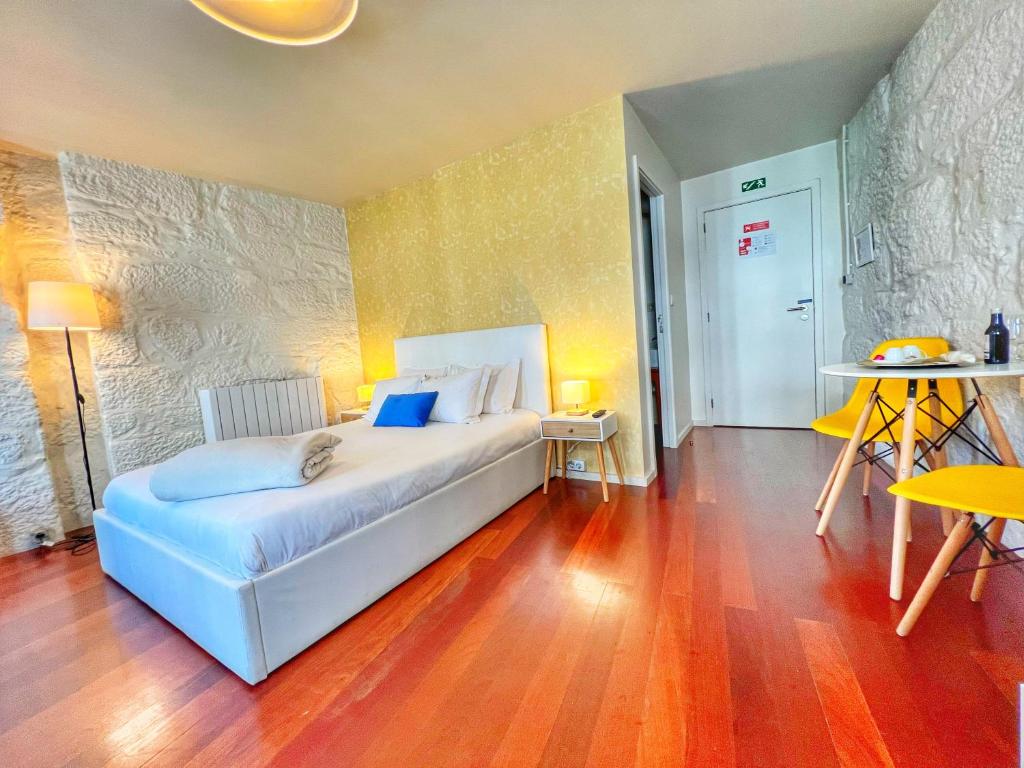 Largo das Flores Suites by Double Ninety Stays — photo 1