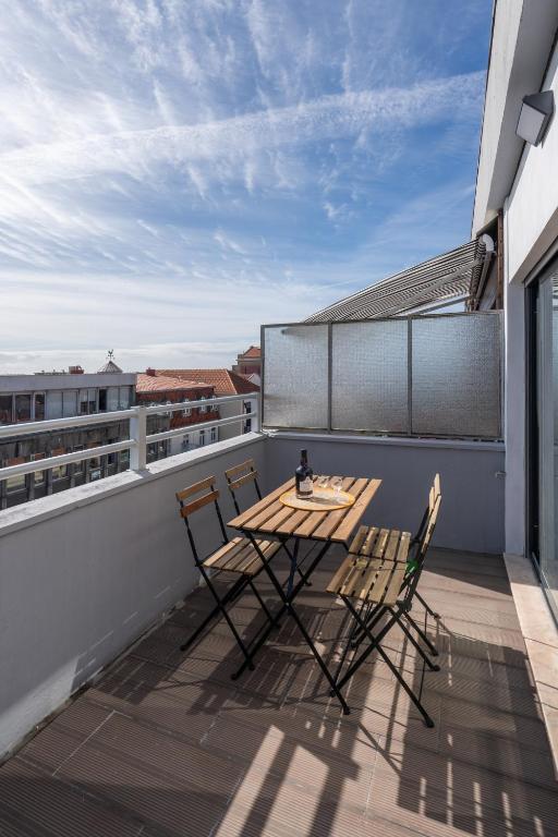 Host Wise - Sunny Bright Flat w Balcony photo 2