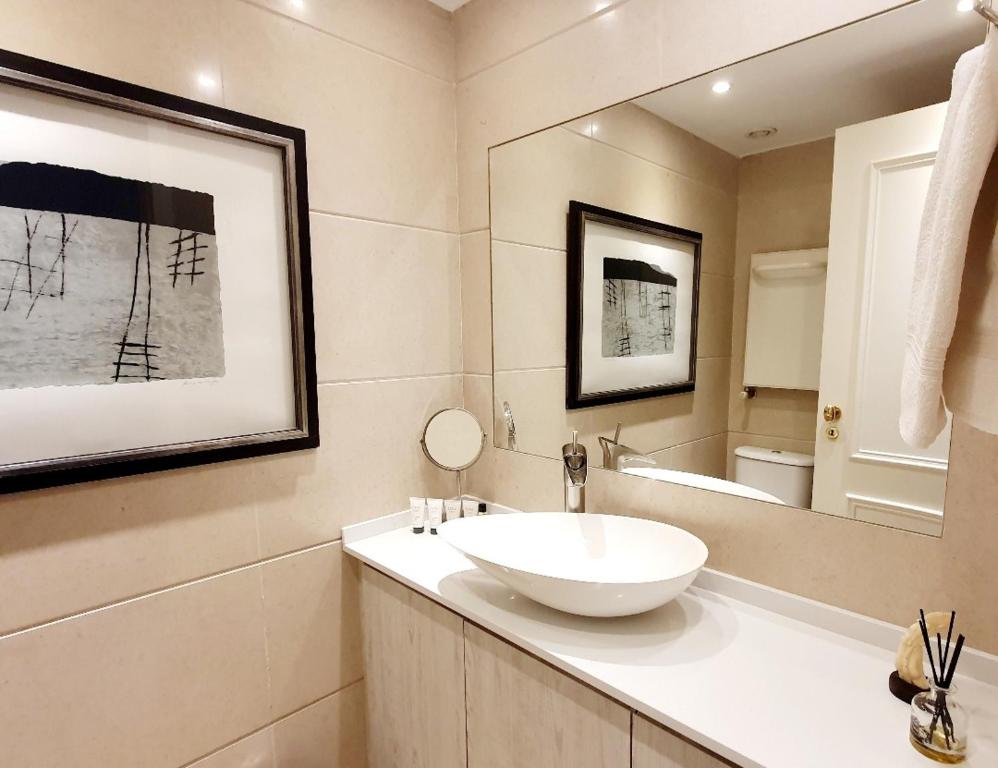 River View & Close to the Beach - Quarto em Almada photo 3