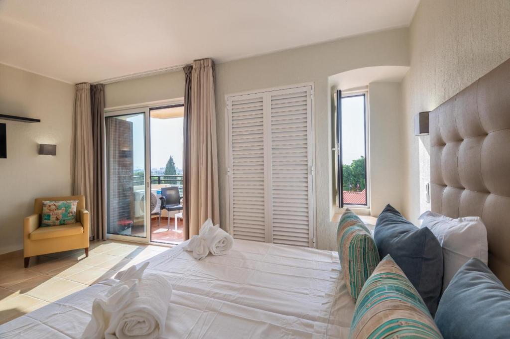 Albufeira Jardim Studio with Sea View - Free Wi-Fi - Pool photo 2
