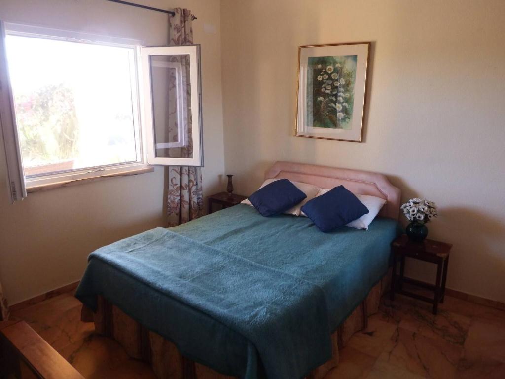 Spacious Villa Lara Estoi with heated pool photo 2