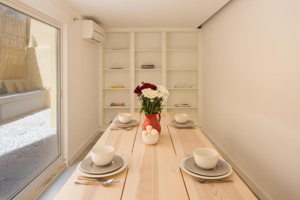 Stylish Home With Private Patio by LovelyStay photo 3
