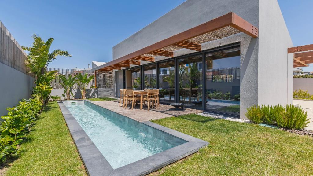 Stunning Beach House with Pool by LovelyStay — photo 1