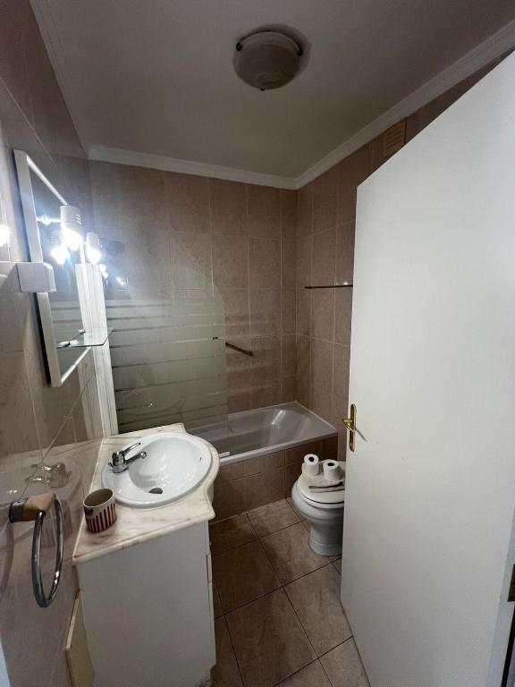 Special 15 Percent Off Vilamoura 2BR Apartment Pool Access & Golf Nearby photo 3