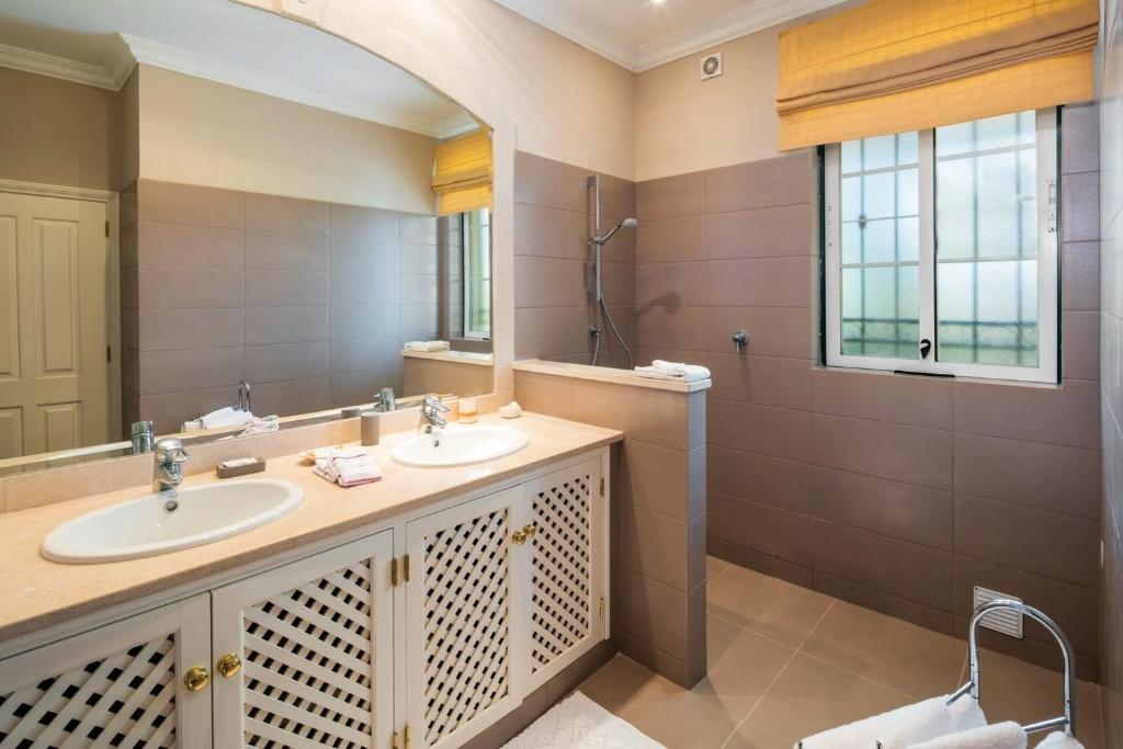 Sera - Luxury 3 bedroom apartment with pool photo 3