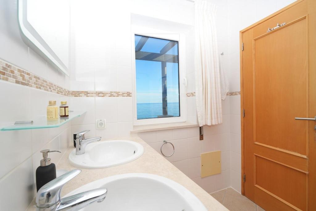 Simply Salema - Casa das Estevas - Beach Villa photo 3