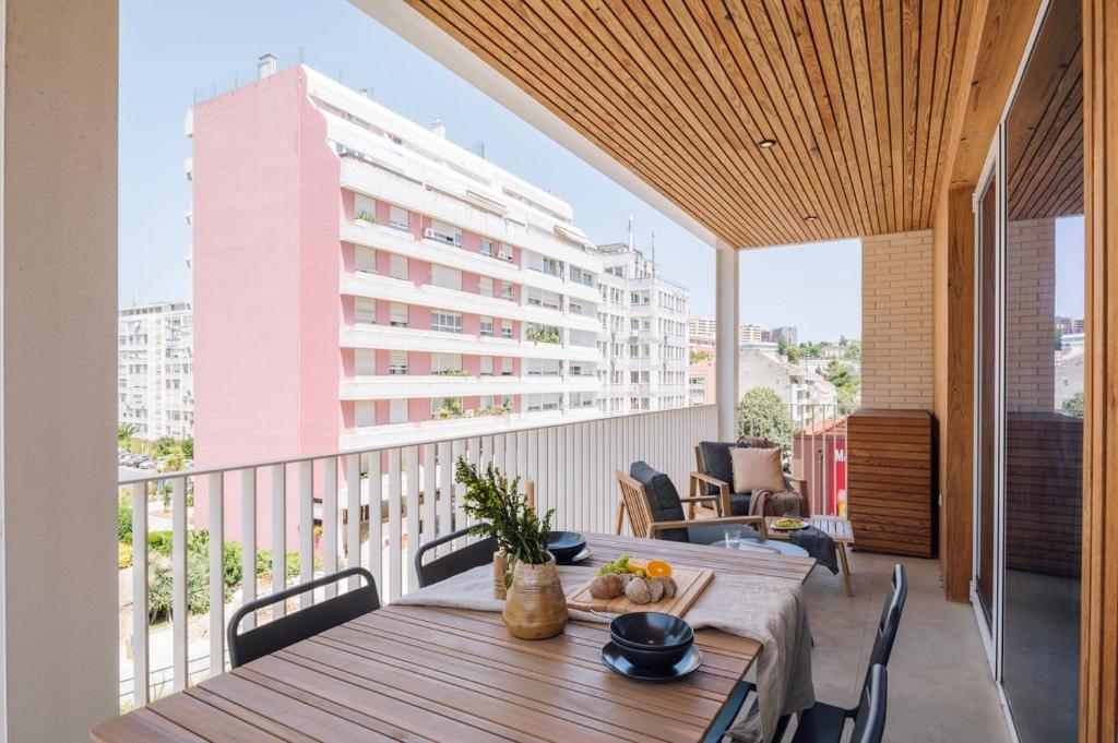 Terracina - 2 bedrooms and terrace in Campolide — photo 1