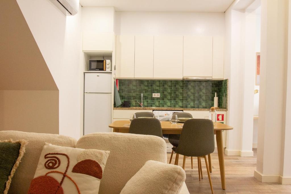Peaceful & Spacious 2BR w Private Patio & BBQ — photo 1