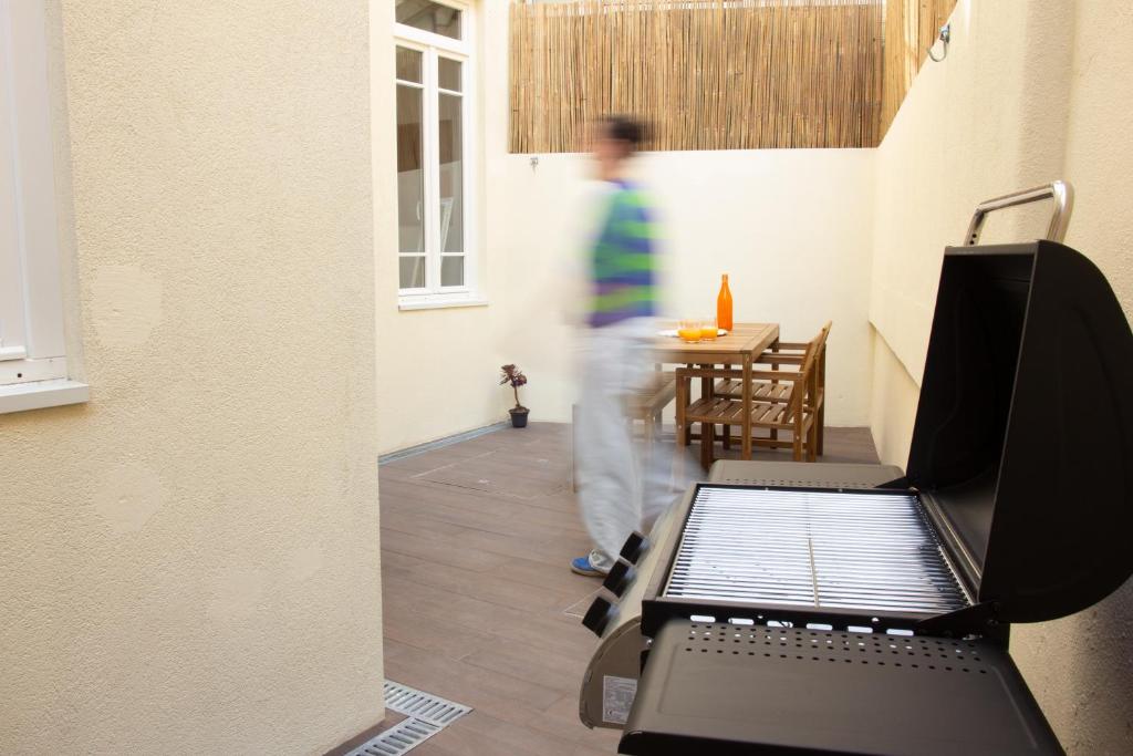 Peaceful & Spacious 2BR w Private Patio & BBQ photo 3
