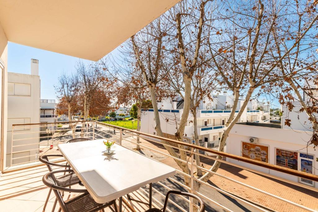 Terra Estreita by Algartur - 5 mins Downtown - Pool & Balcony photo 2
