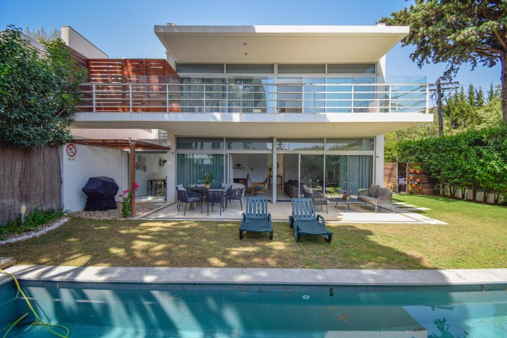 Spacious VIlla with Swiming Pool and Terrace — photo 1
