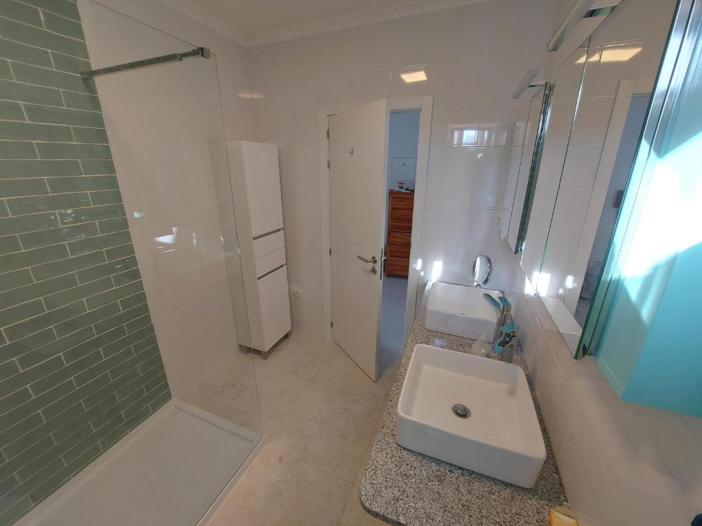 2 Bedroom Apartment in Centre of Alvor - ValeMar photo 3