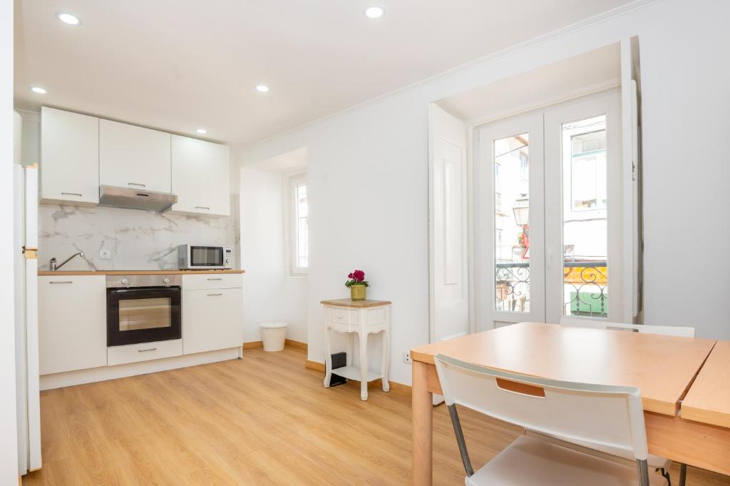 Modern Bairro Alto Apartments — photo 1