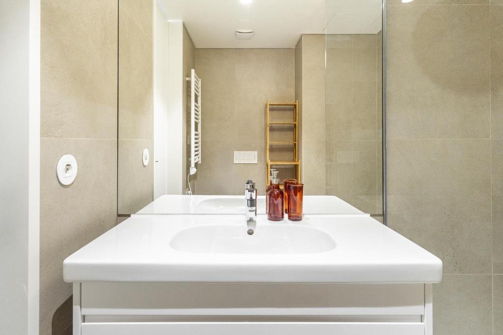 WHome Top Floor w Luxury Design Premium Location photo 3