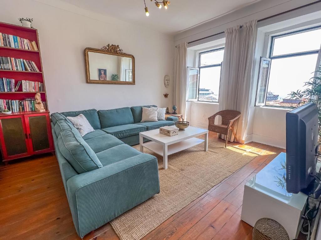 Stay as a Local! Santos Historical 6 Bedroom Apartment IV — photo 1