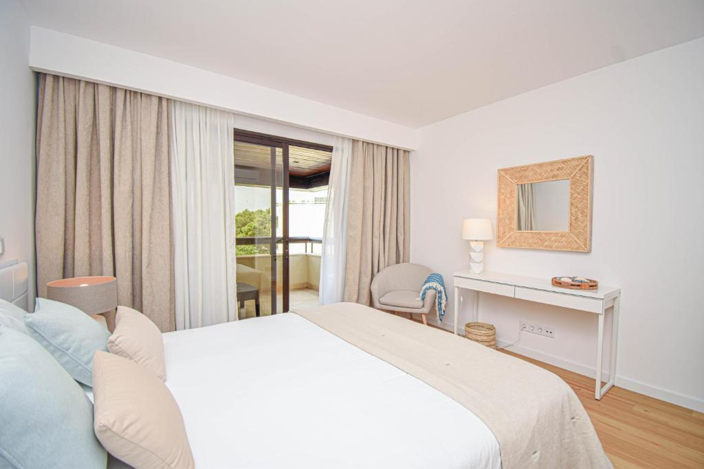 Stylish One Bedroom Apartment with Swimming Pool photo 2