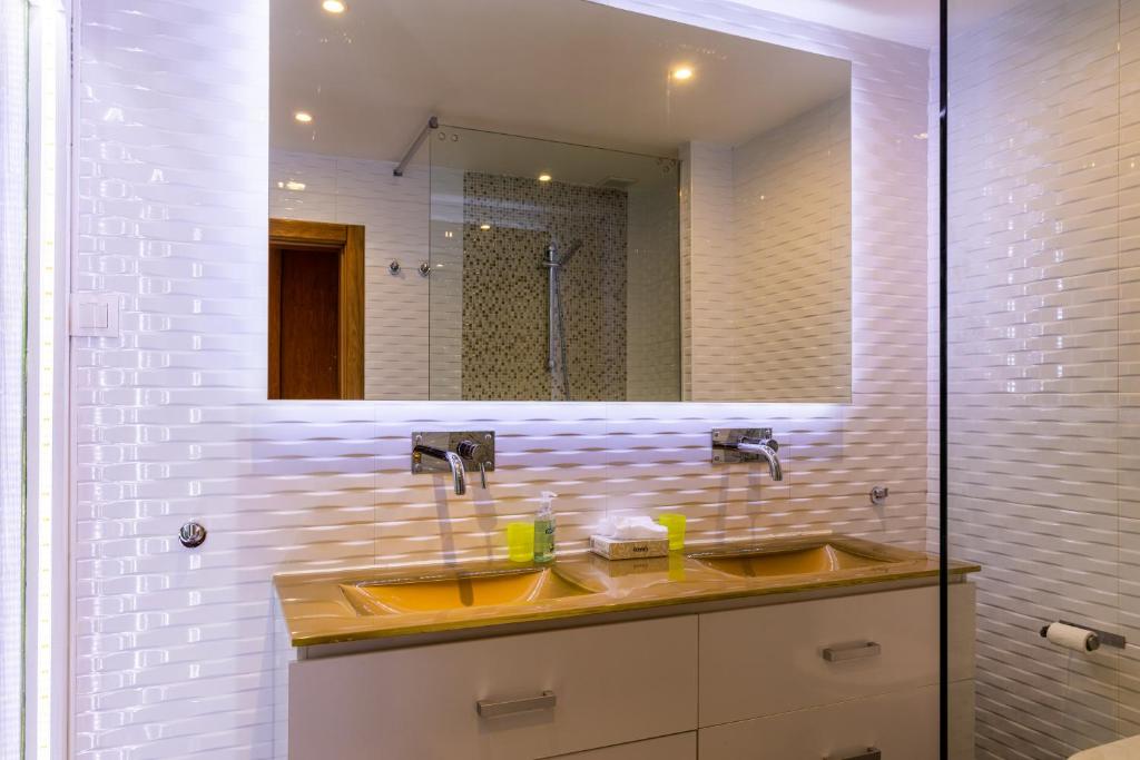 Stylish 1 Bedroom Apartment - 500m from the beach photo 2