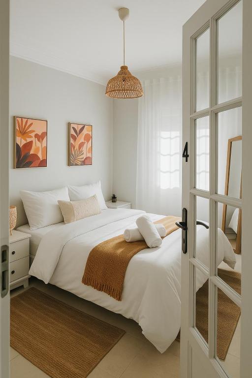 Soar Home l ENTRECAMPOS 1 l Stylish Stay 1 min to Metro & 5 min to Campo Grande Park photo 2