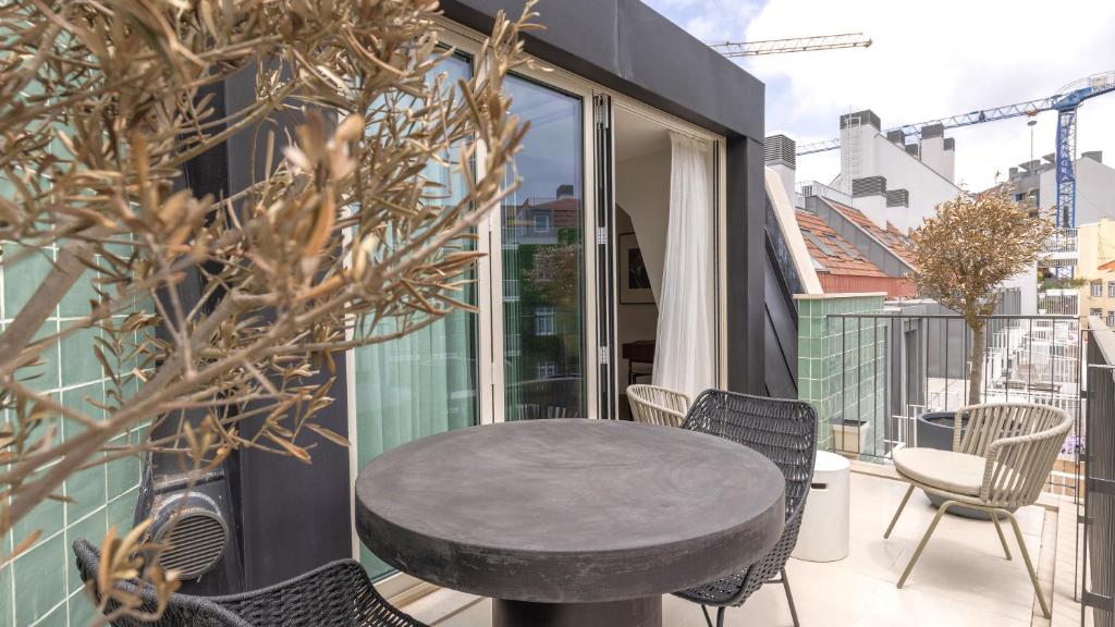 Stunning Property With Balcony by LovelyStay photo 2