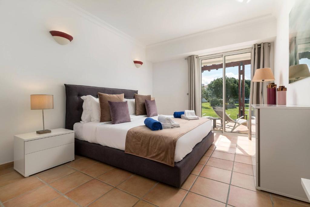 Stylish 2BR Ground Floor Apartment in Vila Sol photo 2