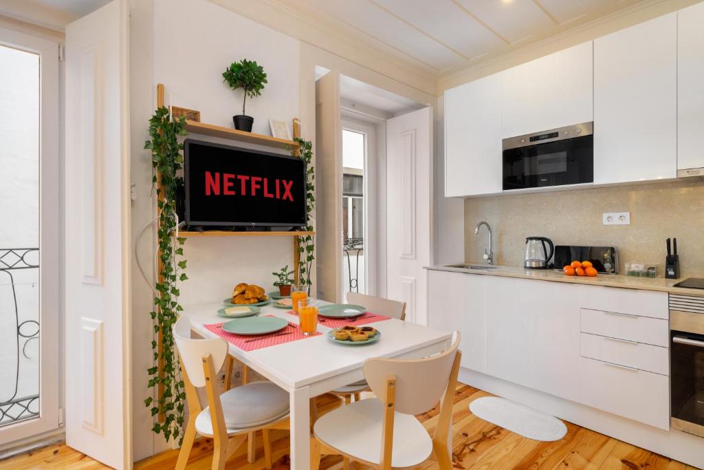 WHome Intendente Modern 1-Bed with Lift in Top Notch Location — photo 1