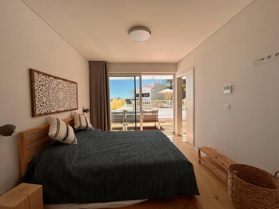 Spacious property ocean view photo 2