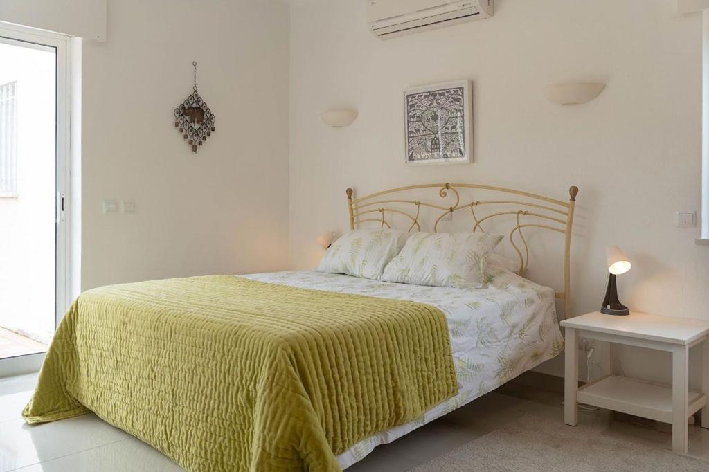 16 Centeanes - Fabulous Location Just Short Walk t photo 2