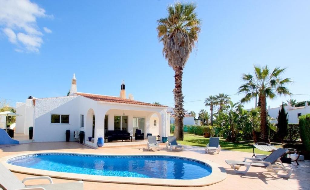 16 Centeanes - Fabulous Location Just Short Walk t photo 3