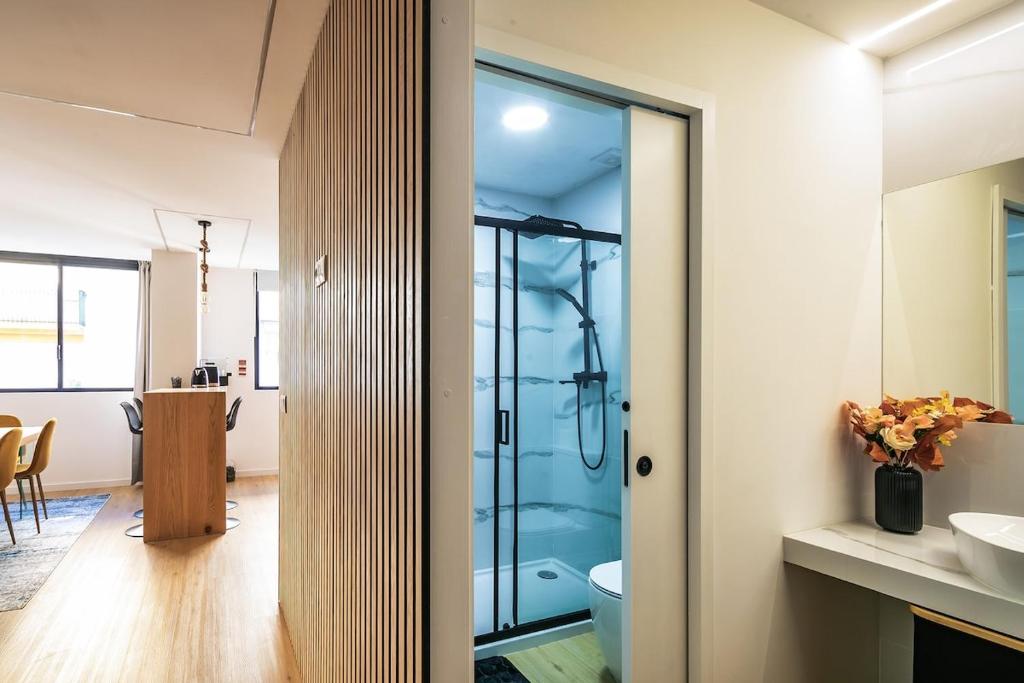 Yellow Breeze Apartment by Cozy Stay photo 3