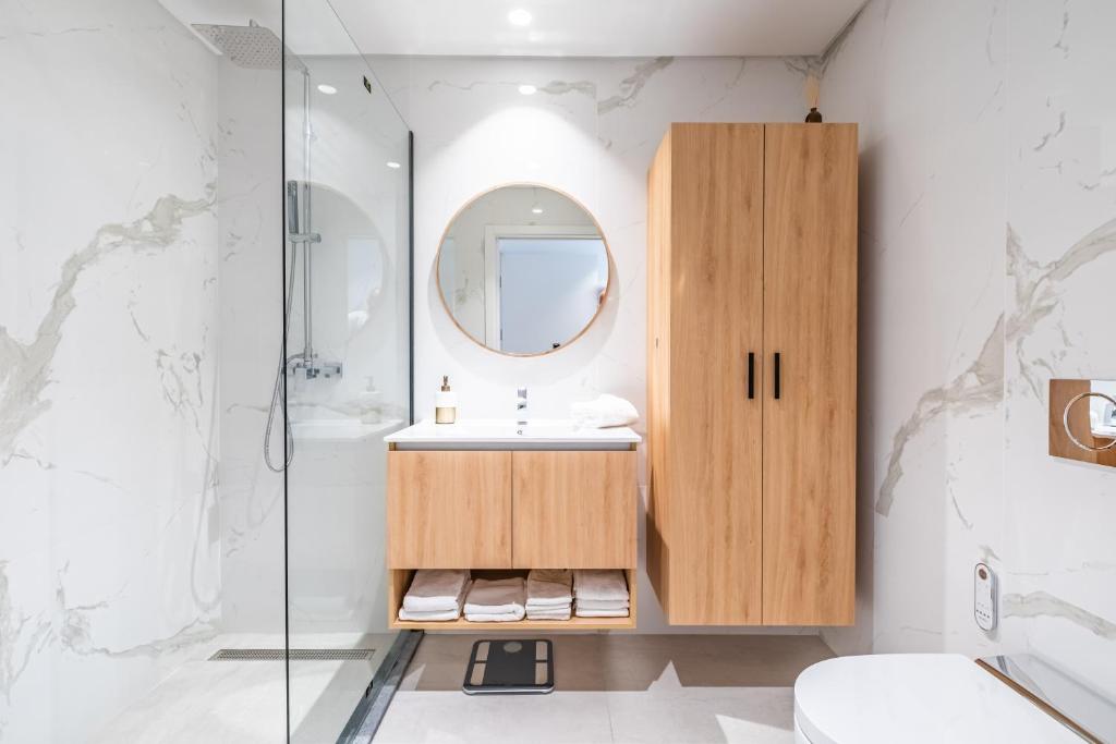 SkyView Penthouse Apartment by MHM photo 3