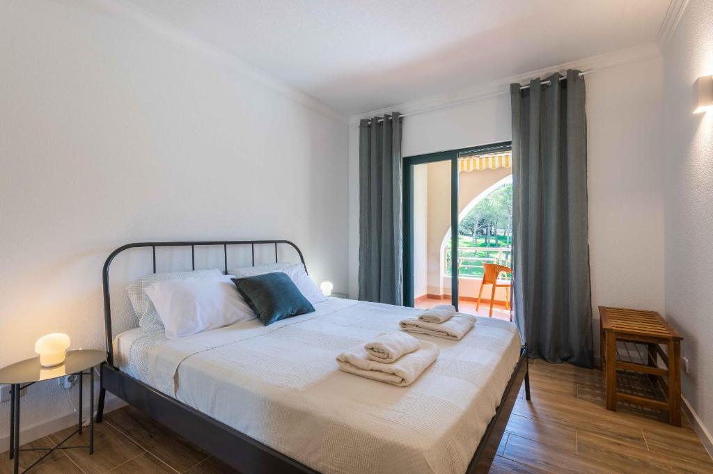 Salgados 1 Bedroom Apartment - 500m from the Beach photo 2
