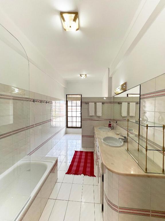 Sunshine Villa with Heated Pool photo 3