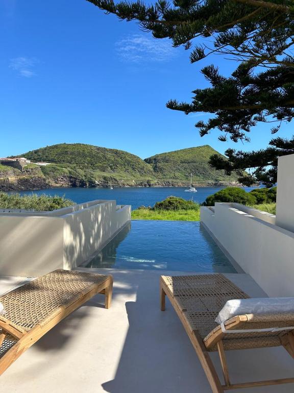 Silveira Bay Lounge Retreat — photo 1