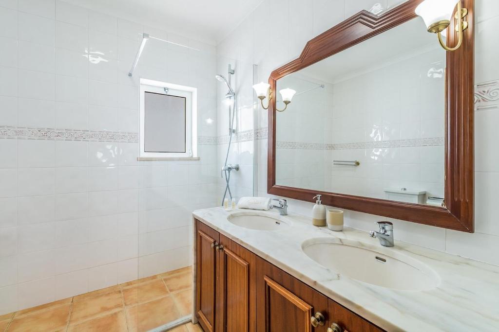 Casa Londamba Meia Praia Beach photo 3