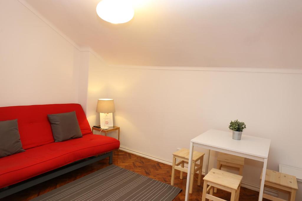 White cosy apartment photo 2