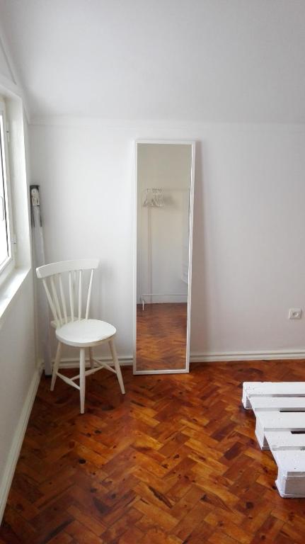 White cosy apartment photo 3