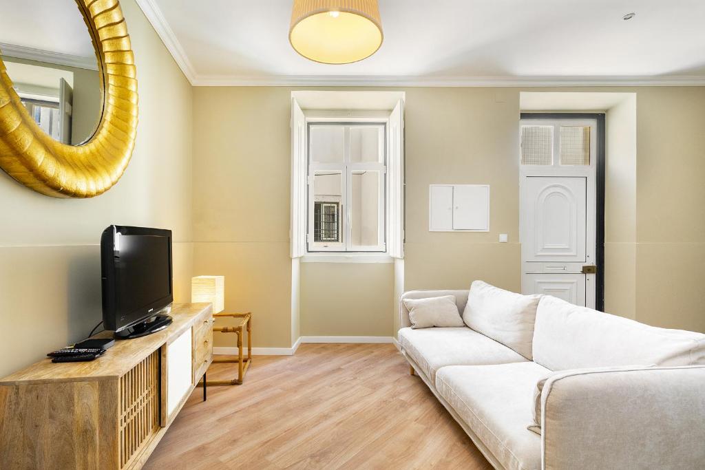 WHome Urban Comfort: 1-BR near Airport & Train Station — photo 1