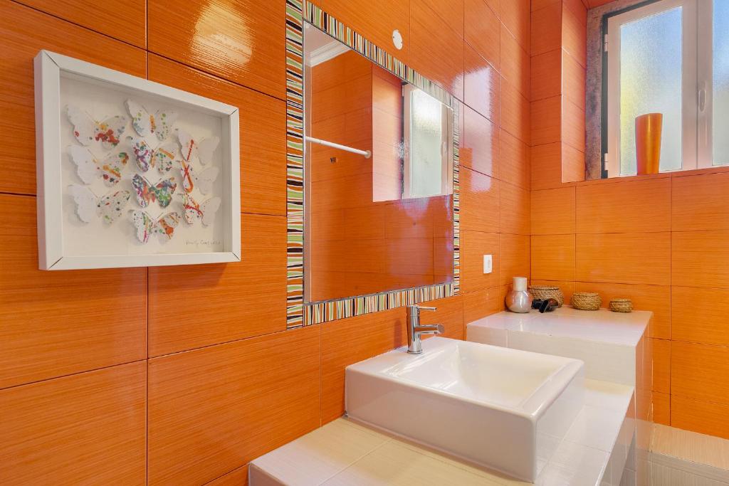 WHome Urban Comfort: 1-BR near Airport & Train Station photo 3