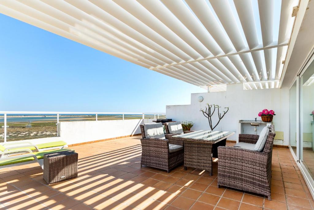 Seagull House - Ocean View Retreat with Pool — photo 1