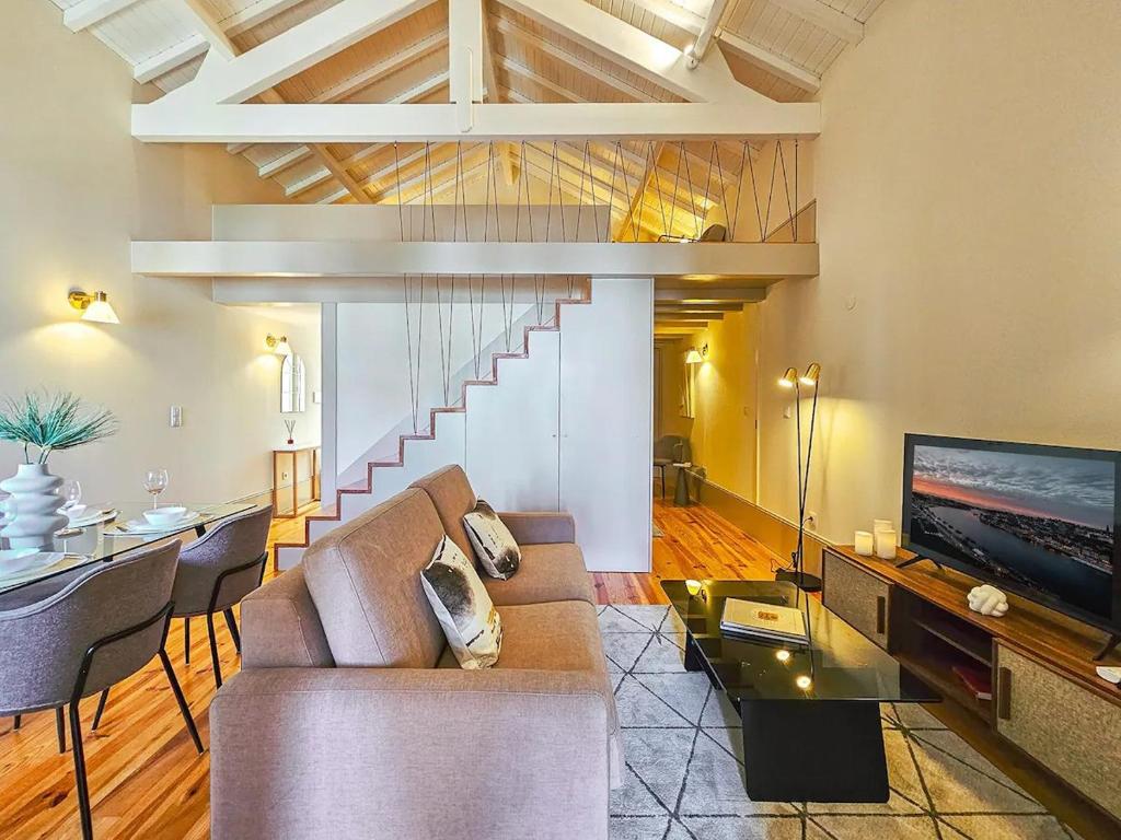 Wood Haven Luxury Duplex Downtown Porto with AC — photo 1