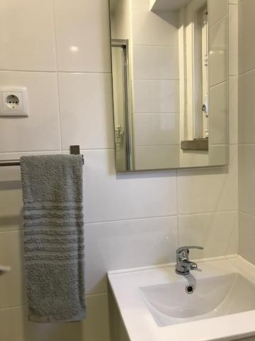 Romantic 1 Bedroom Apartment at Roma Avenue - 1C photo 3